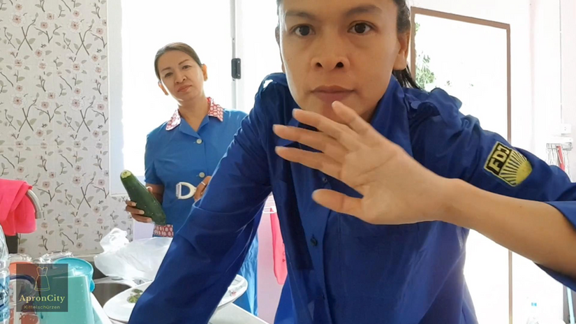 Nanu Trixi in Dederon FDJ Bluse !? Und Ute im Dederon Kittel#079